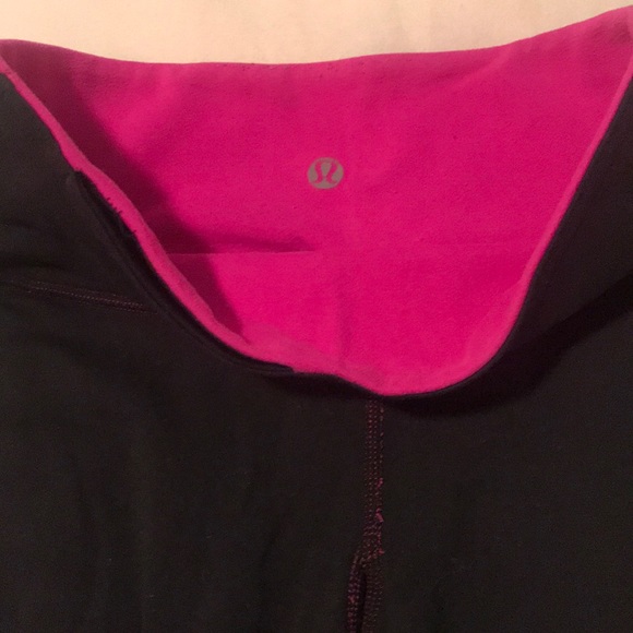 Lululemon reversible black & hot pink low rise - Picture 2 of 2